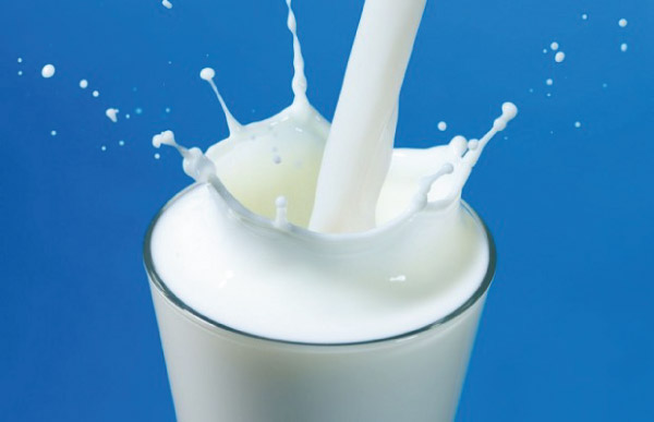Cách làm da mặt căng bóng từ sữa tươi