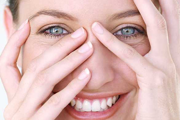 Khi nào thì nên ngừng sử dụng kem trị thâm quầng mắt?